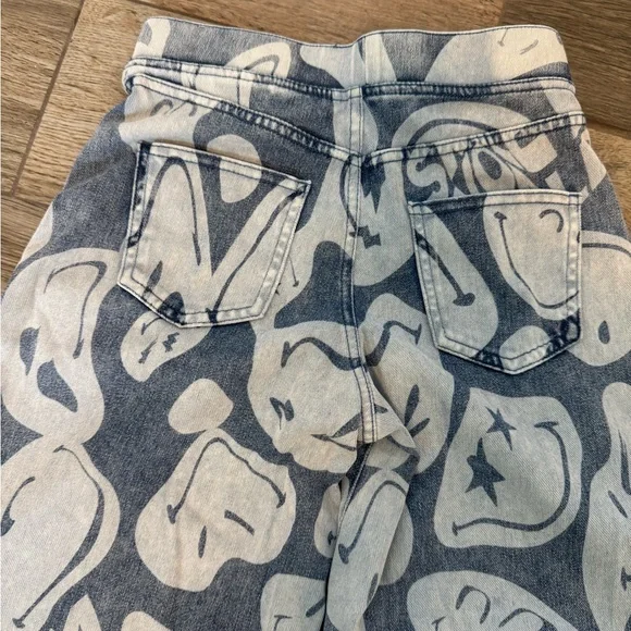 Smiley Face Wide-Leg Jeans - Picture 5 of 7